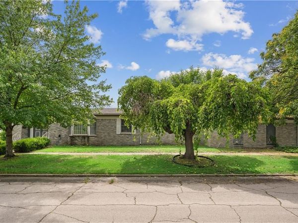 1302 W 4th Street, Coffeyville, KS 67337