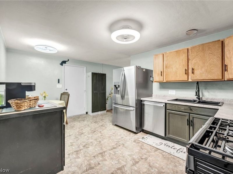 237 Spriggel Drive, Munroe Falls, OH 44262 Photo 10