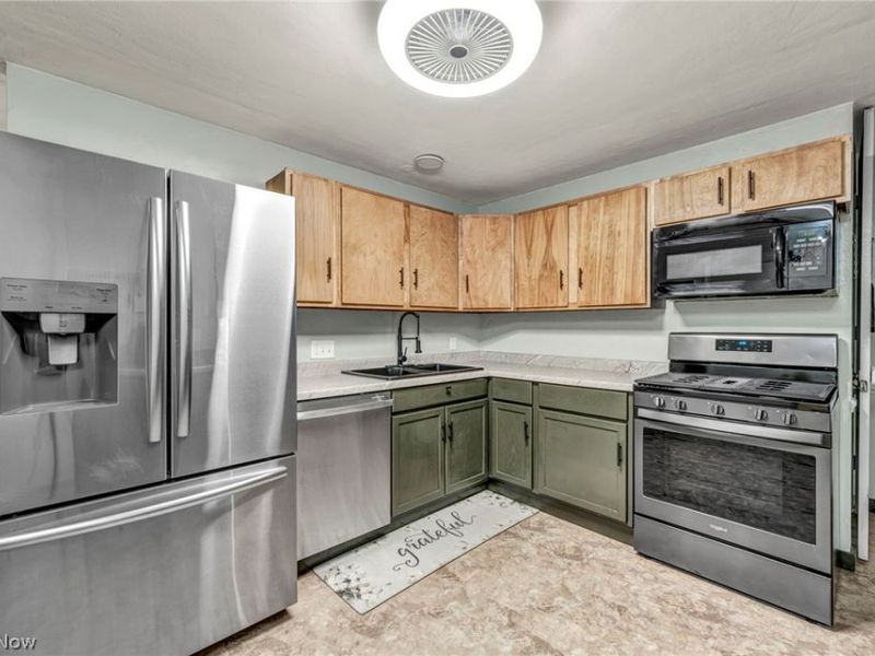 237 Spriggel Drive, Munroe Falls, OH 44262 Photo 11