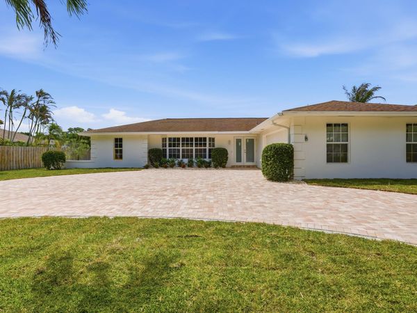 359 Country Club Drive, Tequesta, FL 33469