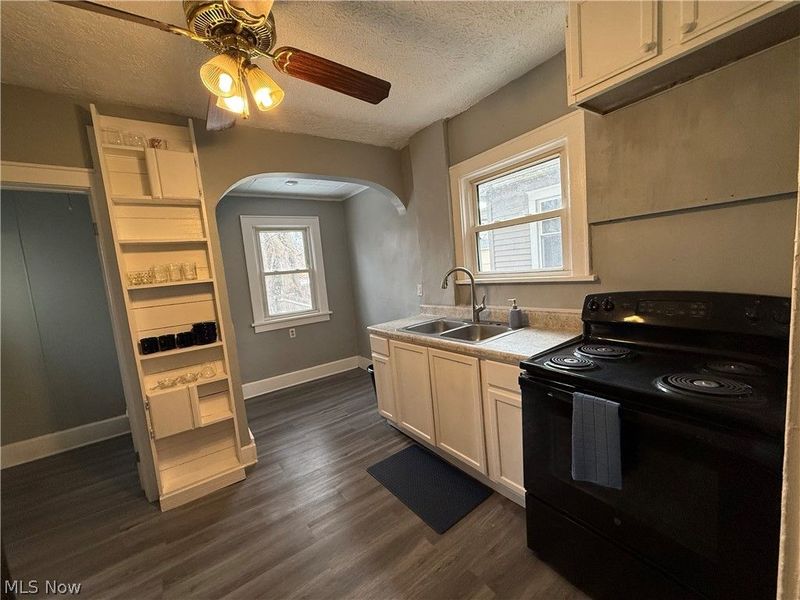 866 S Hawkins Avenue, Akron, OH 44320 Photo 6