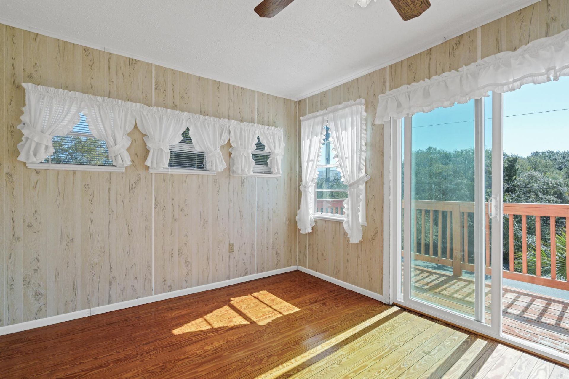 2305 Myrtle Street Photo 13