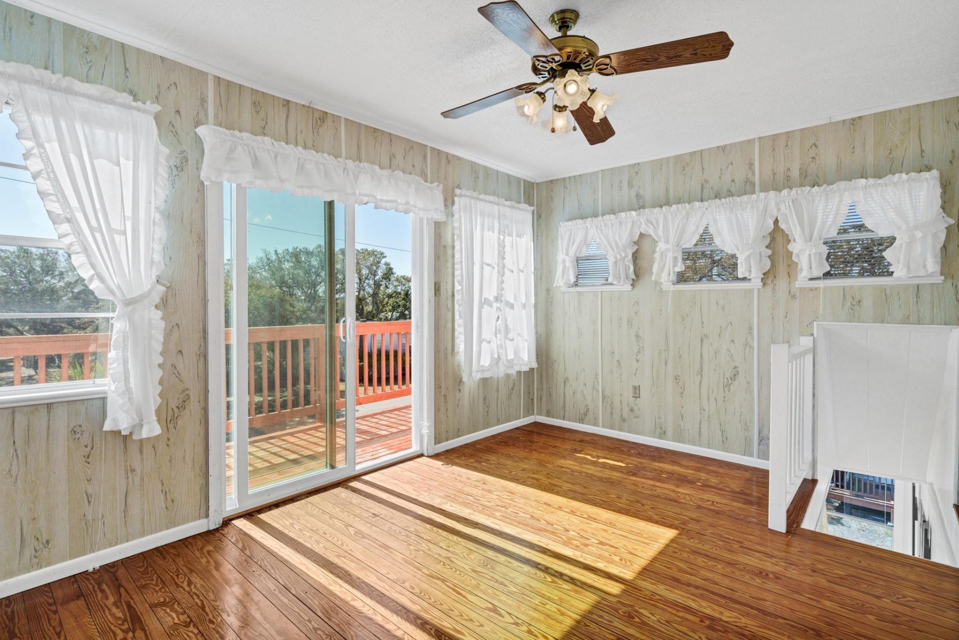 2305 Myrtle Street Photo 14