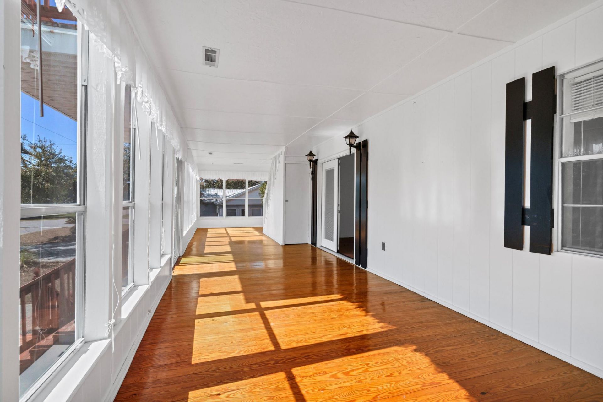 2305 Myrtle Street Photo 16