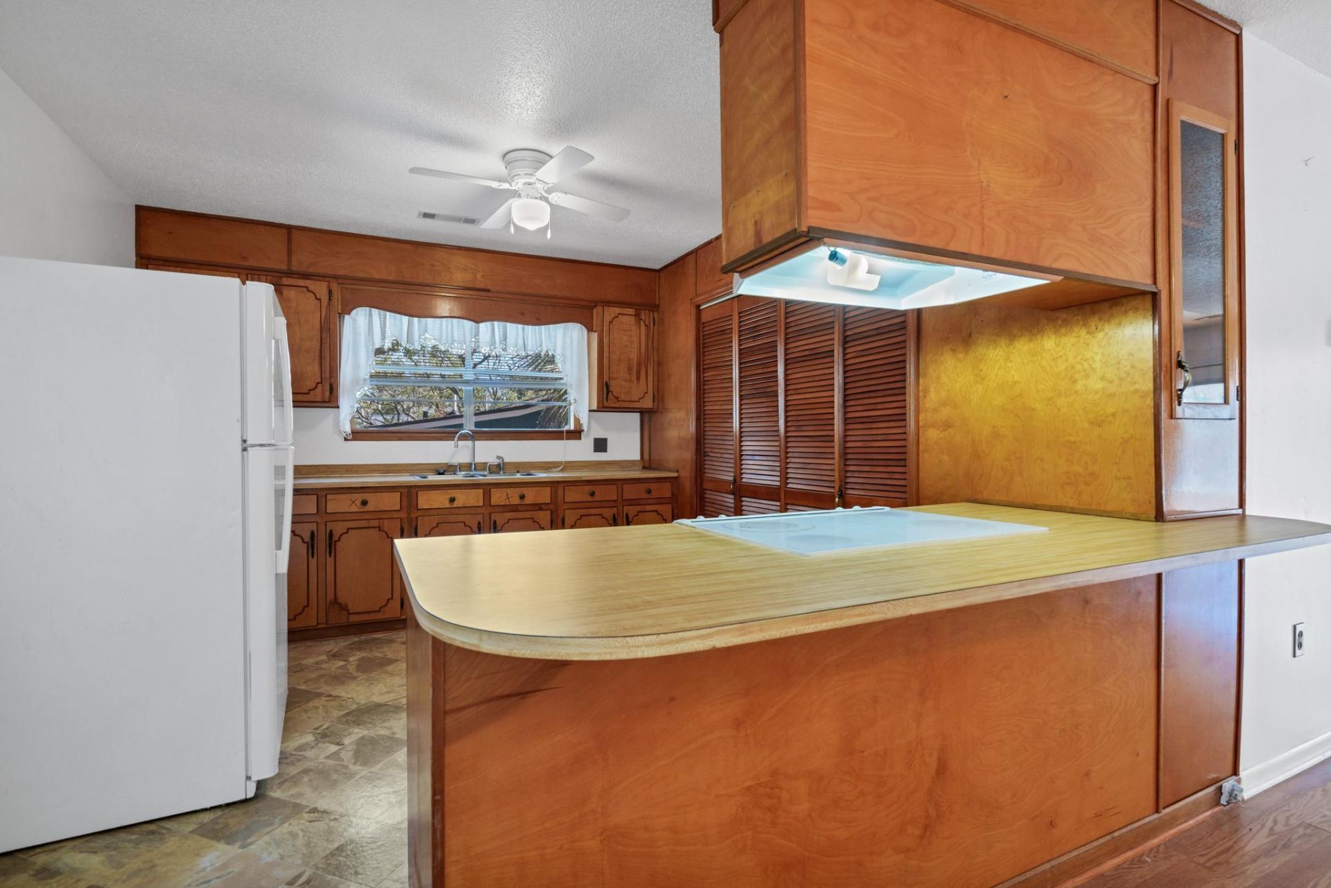 2305 Myrtle Street Photo 24