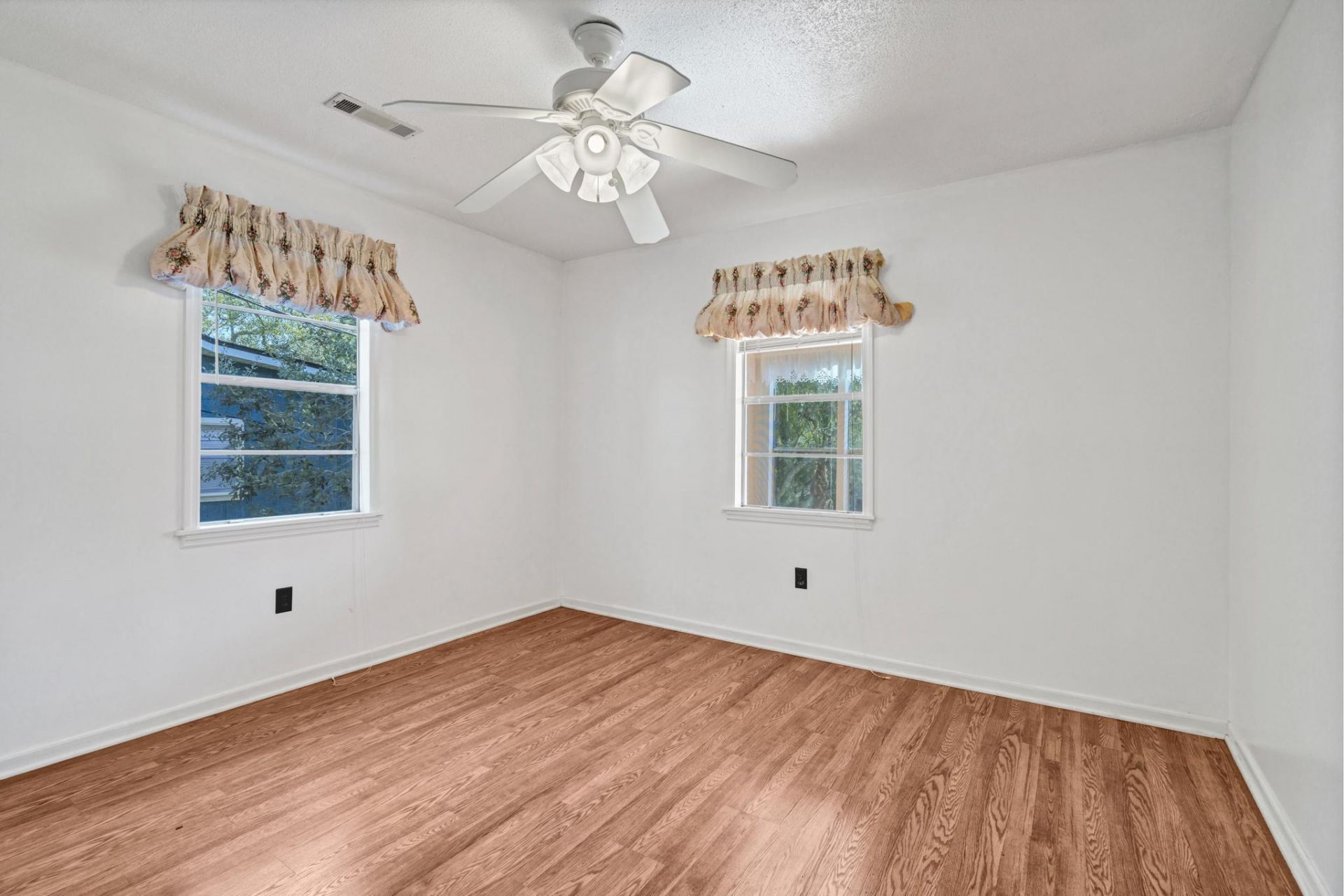 2305 Myrtle Street Photo 27