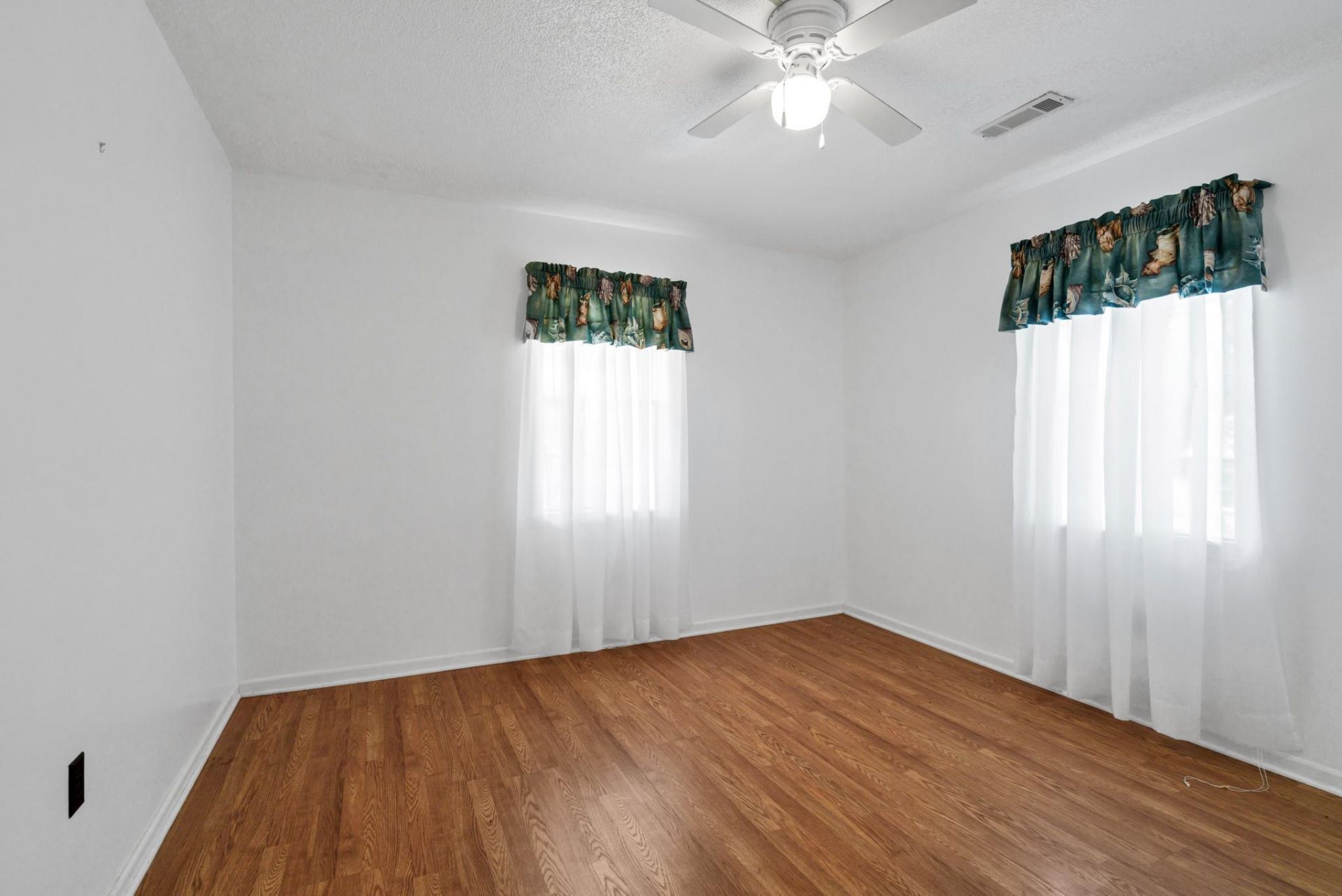 2305 Myrtle Street Photo 30