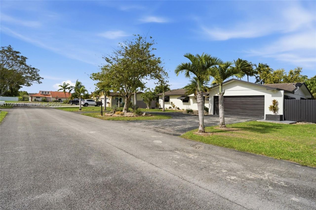 28500 SW 161st Ave, Homestead, FL 33033 Photo