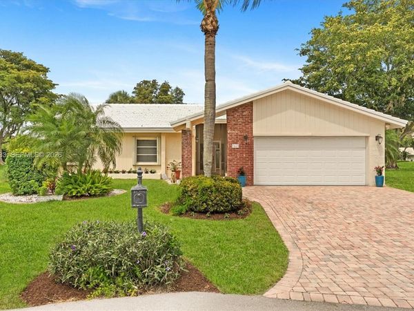 5669 Pinecrest Cir , Boca Raton, FL 33433