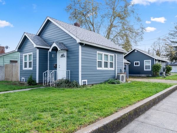 1051 W 11th Street, Medford, OR 97501