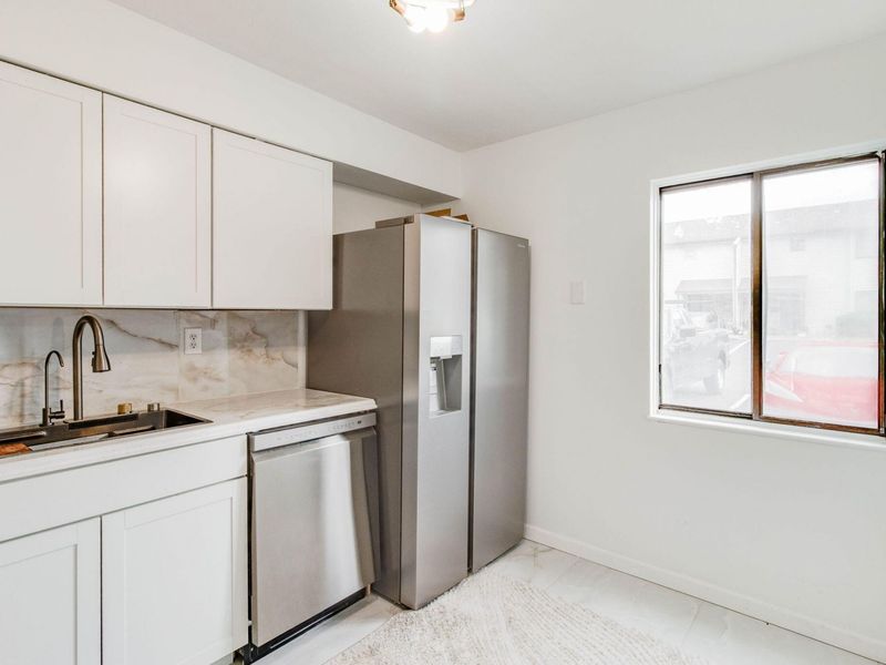 6425 Harbinger Lane, Dayton, OH 45449 Photo 4