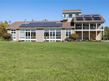 6687 Beach Road, Syracuse, NY 13209