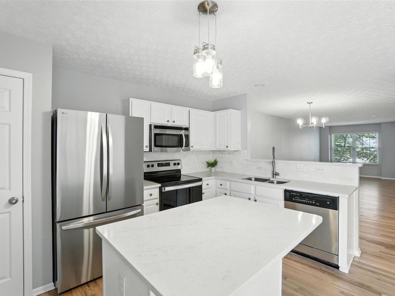 6001 Canyon Creek Drive, Unit 303, Dublin, OH 43016 Photo 2