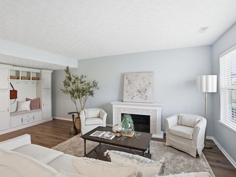 6001 Canyon Creek Drive, Unit 303, Dublin, OH 43016 Photo 2