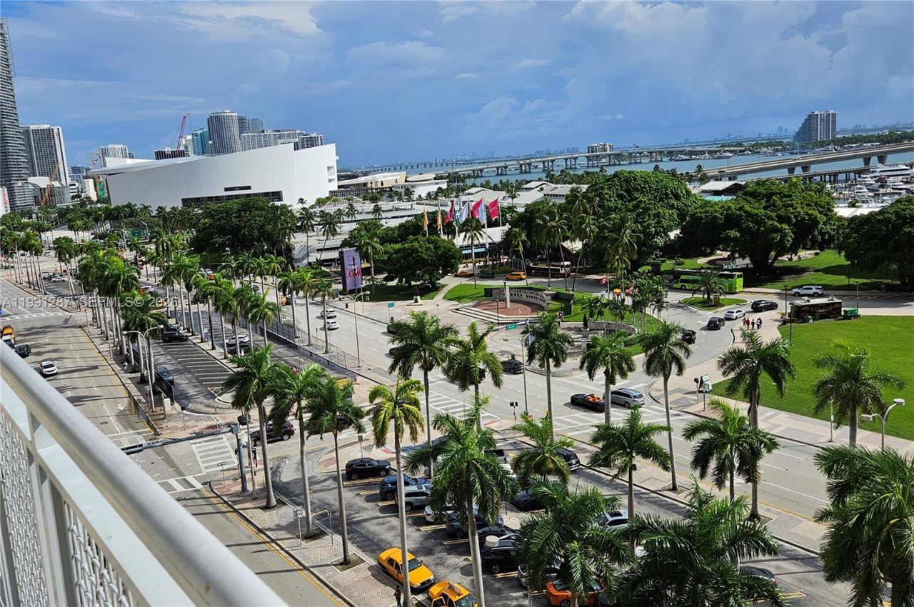 253 NE 2nd St, Unit 905, Miami, FL 33132 Photo