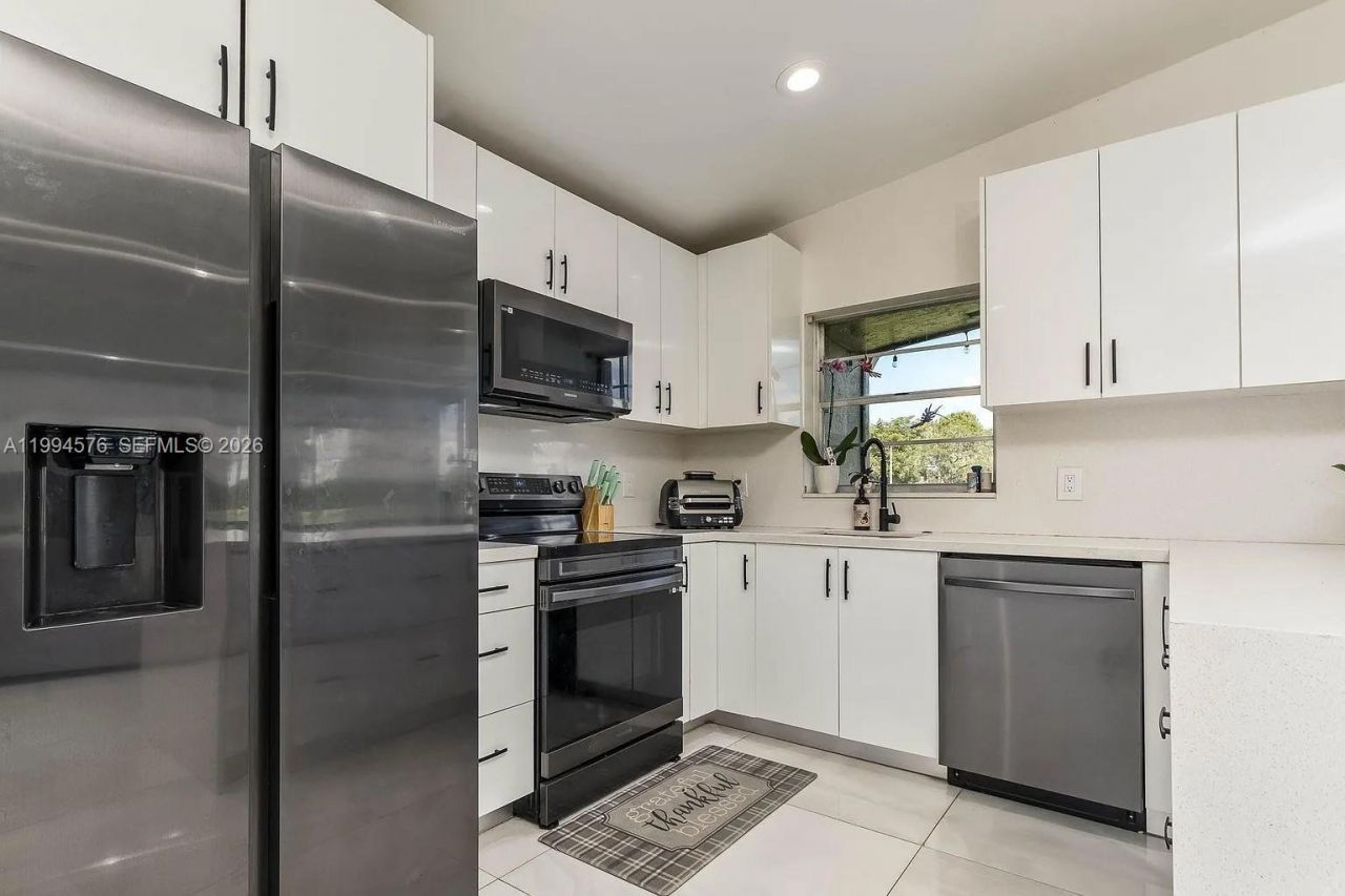 518 Woodgate Cir, Unit E, Sunrise, FL 33326 Photo