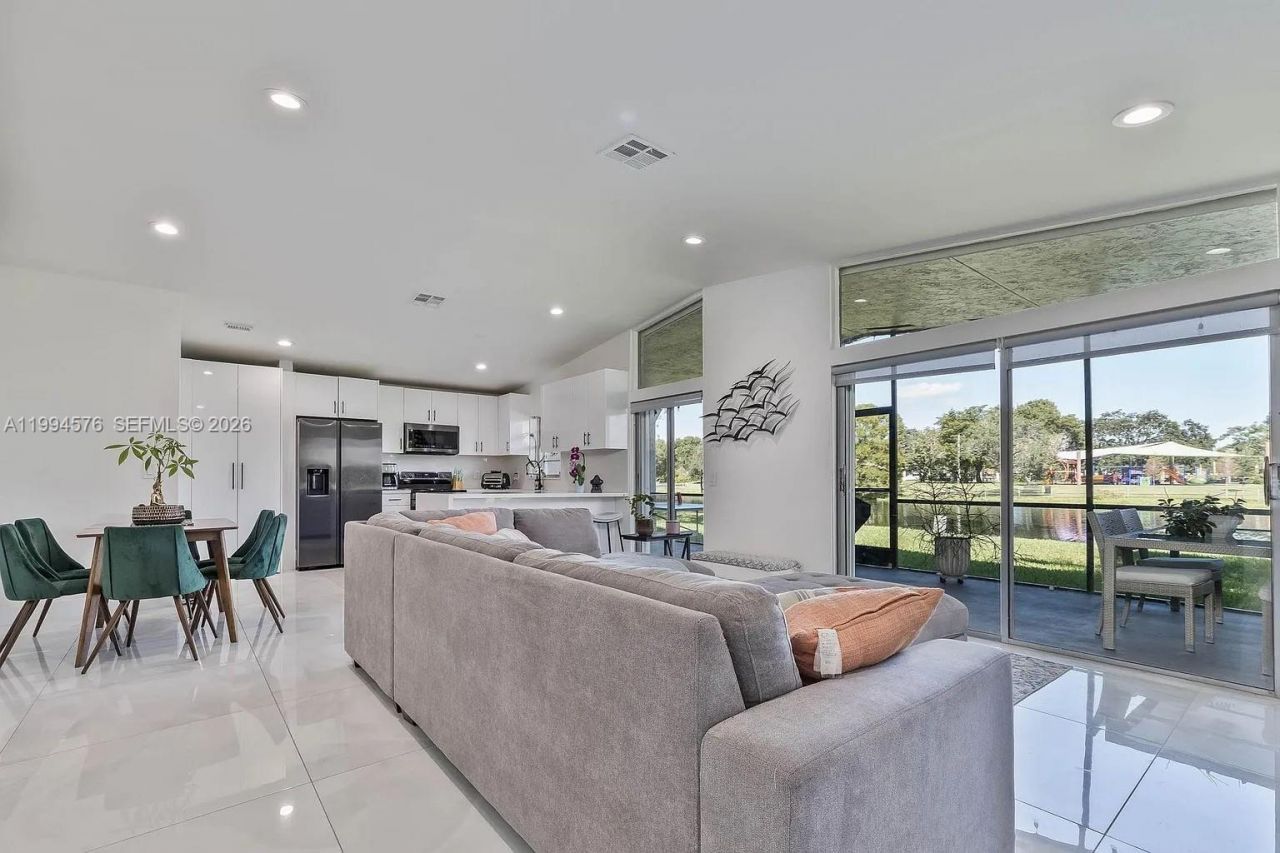 518 Woodgate Cir, Unit E, Sunrise, FL 33326 Photo