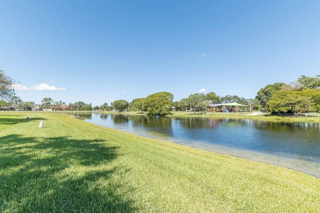 518 Woodgate Cir, Unit E, Sunrise, FL 33326 Photo