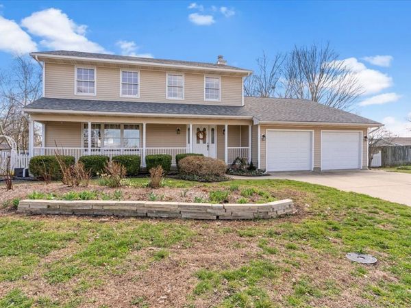 504 Augusta Drive , Chatham, IL 62629