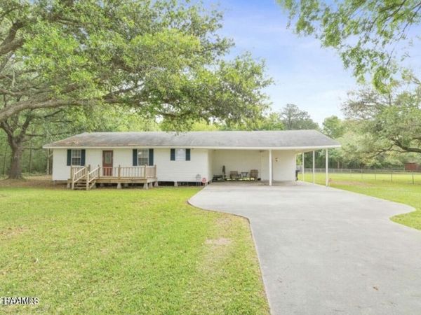 14239 Saint Elmo Road , Erath, LA 70533