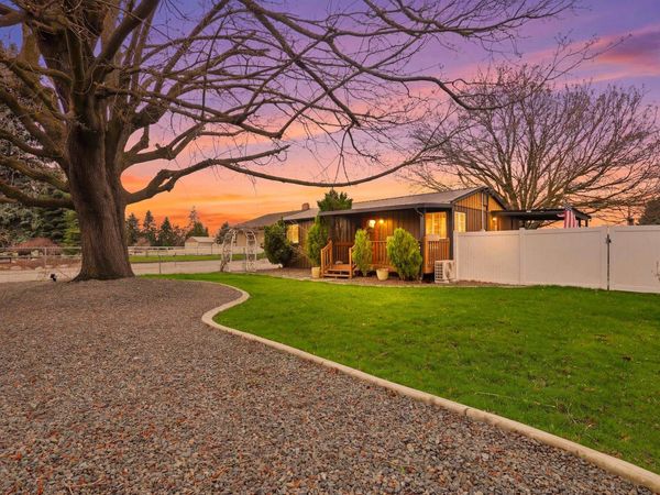 5325 N Vincent Rd, Newman Lake, WA 99025