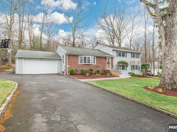 4 Oak Ridge, NORTH CALDWELL, NJ 07006