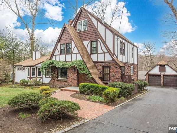 10 Cleveland Road, CALDWELL, NJ 07006