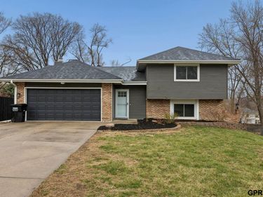 1104 Horseshoe Circle, Papillion, NE 68046
