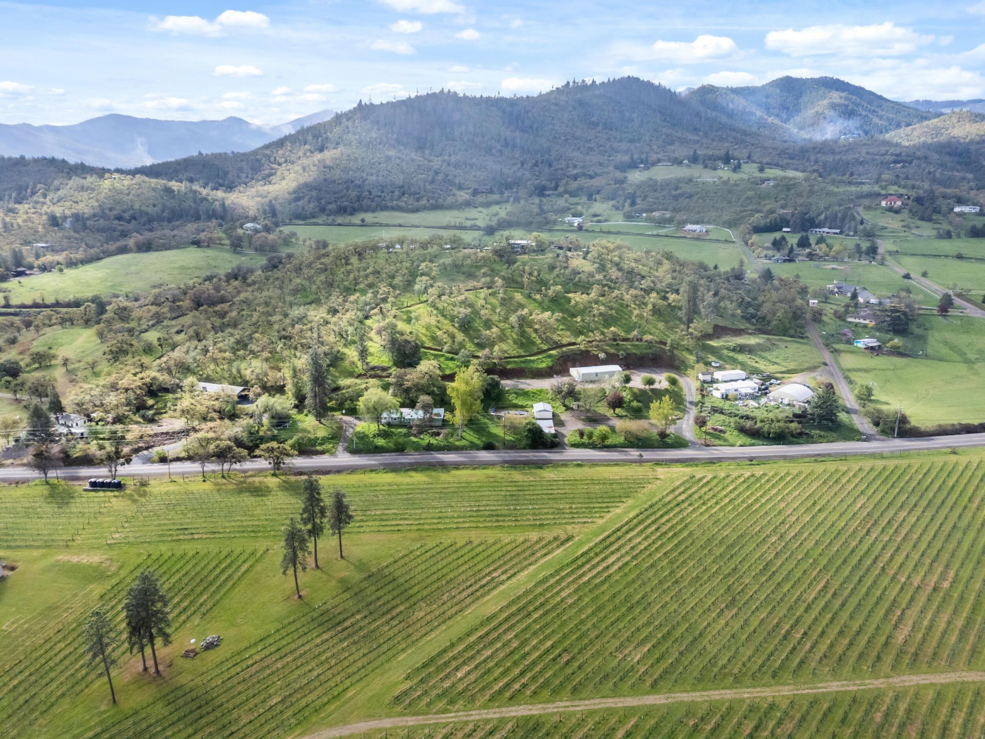 2373 Pioneer Road, Talent, OR 97540 Main Photo