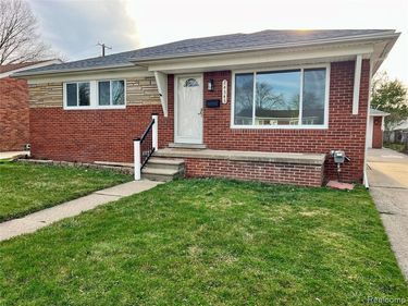 24545 Greenbrier Avenue , Eastpointe, MI 48021