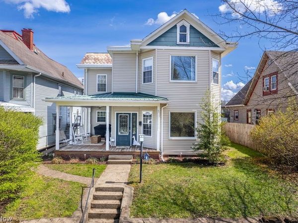 403 Columbia Avenue, Williamstown, WV 26187