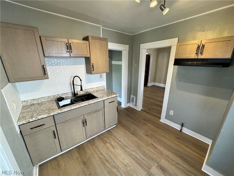 3059 W 111th Street, Cleveland, OH 44111 Photo 6