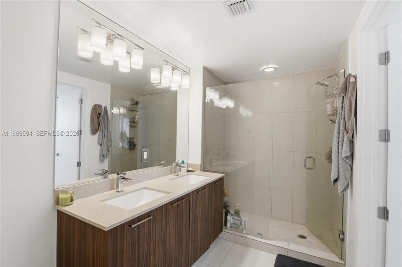 5300 Paseo Blvd , Unit 1803, Doral, FL 33166 Photo