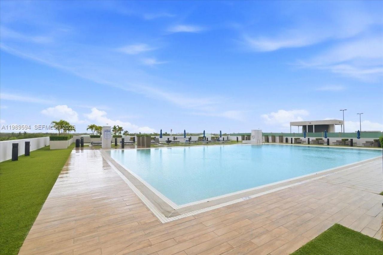 5300 Paseo Blvd , Unit 1803, Doral, FL 33166 Photo