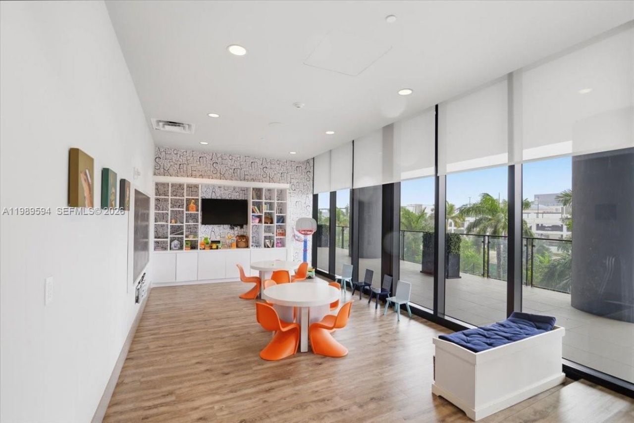 5300 Paseo Blvd , Unit 1803, Doral, FL 33166 Photo