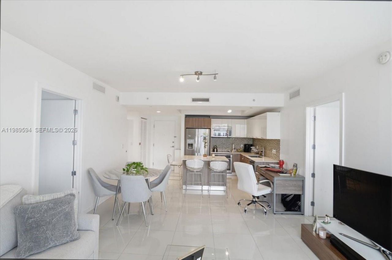 5300 Paseo Blvd , Unit 1803, Doral, FL 33166 Photo