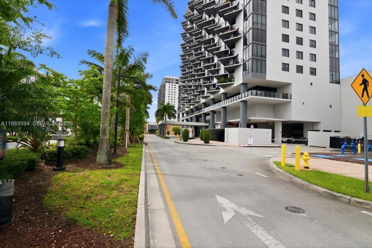 5300 Paseo Blvd , Unit 1803, Doral, FL 33166 Photo