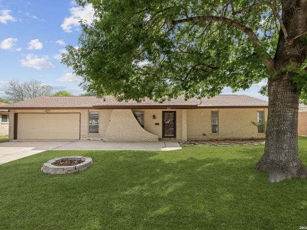 161 Cloverleaf Drive, Schertz, TX 78154