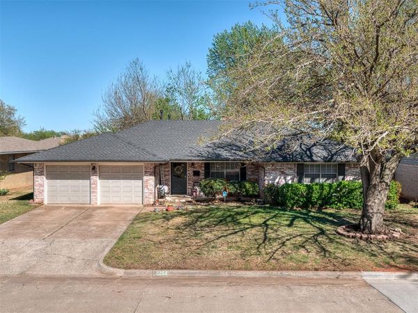 2204 Bellaire Drive, Moore, OK 73160