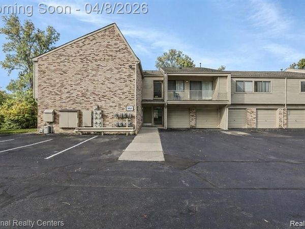 3865 Lone Pine Road, West Bloomfield Twp, MI 48323