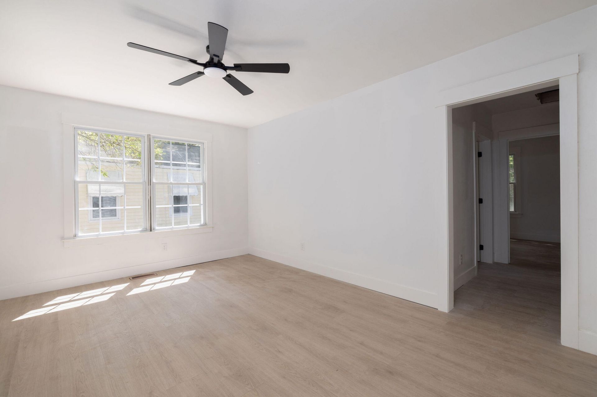 2224 Suffolk Street Photo 11