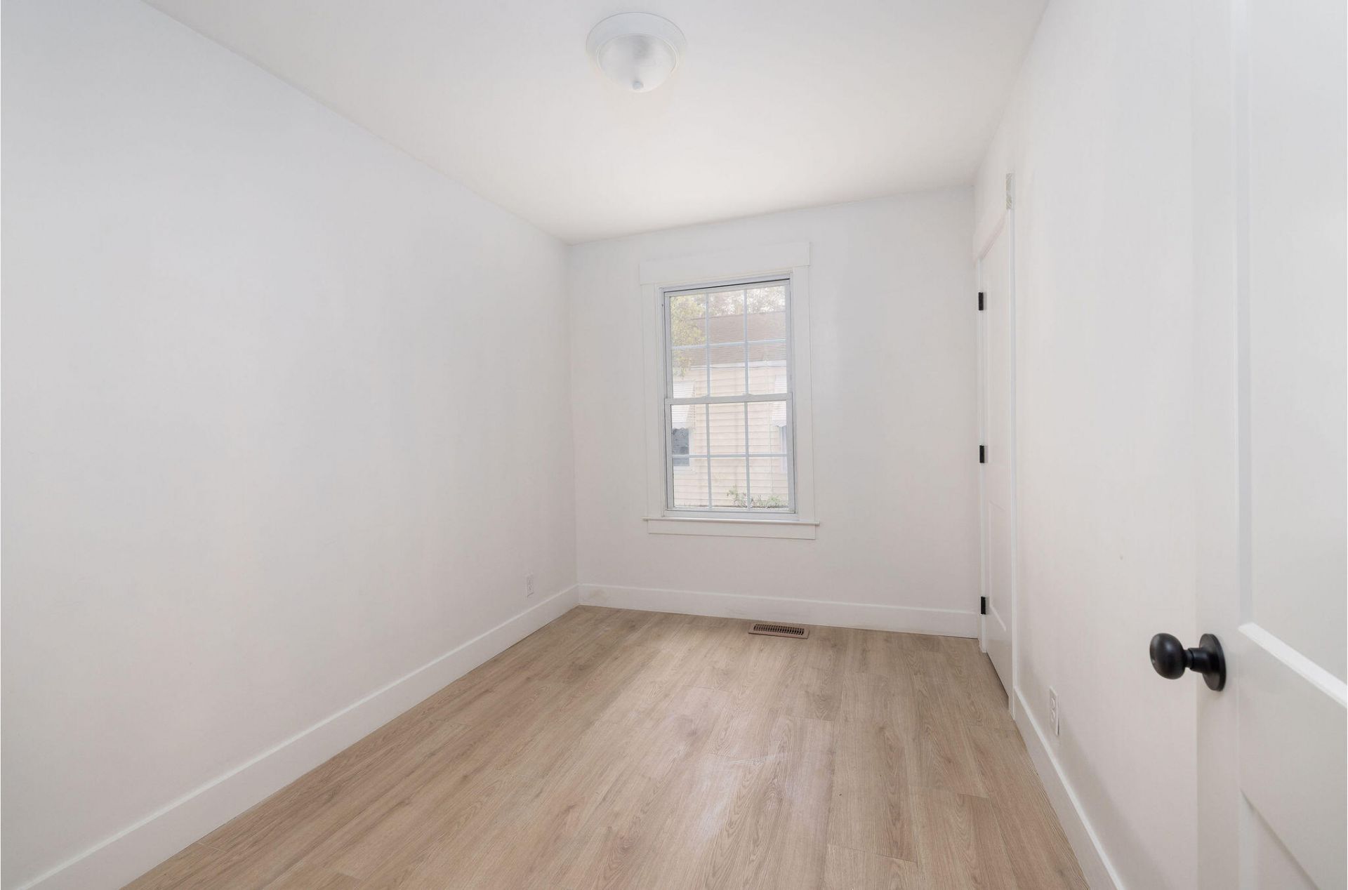 2224 Suffolk Street Photo 19