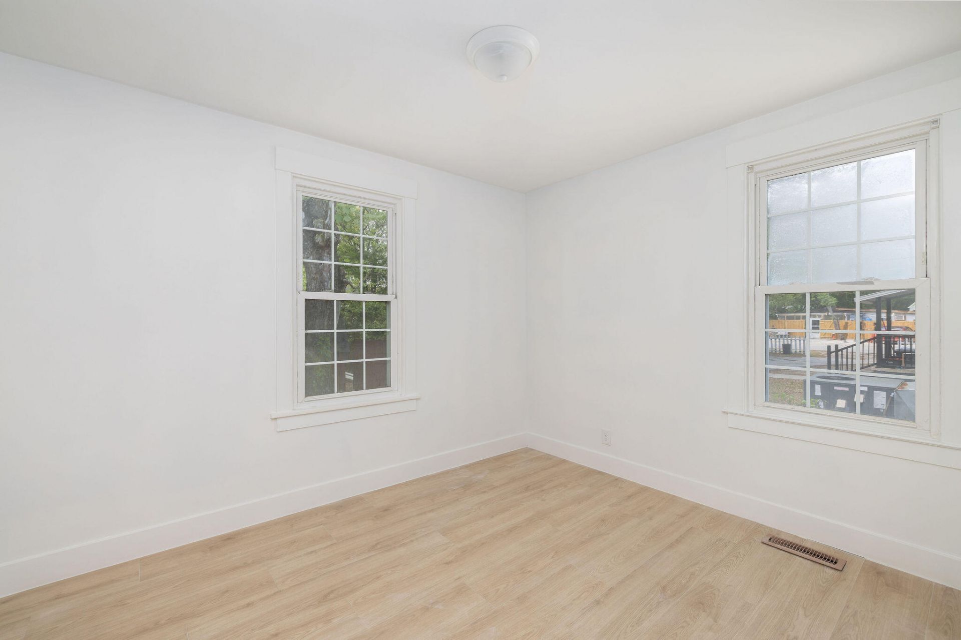 2224 Suffolk Street Photo 22