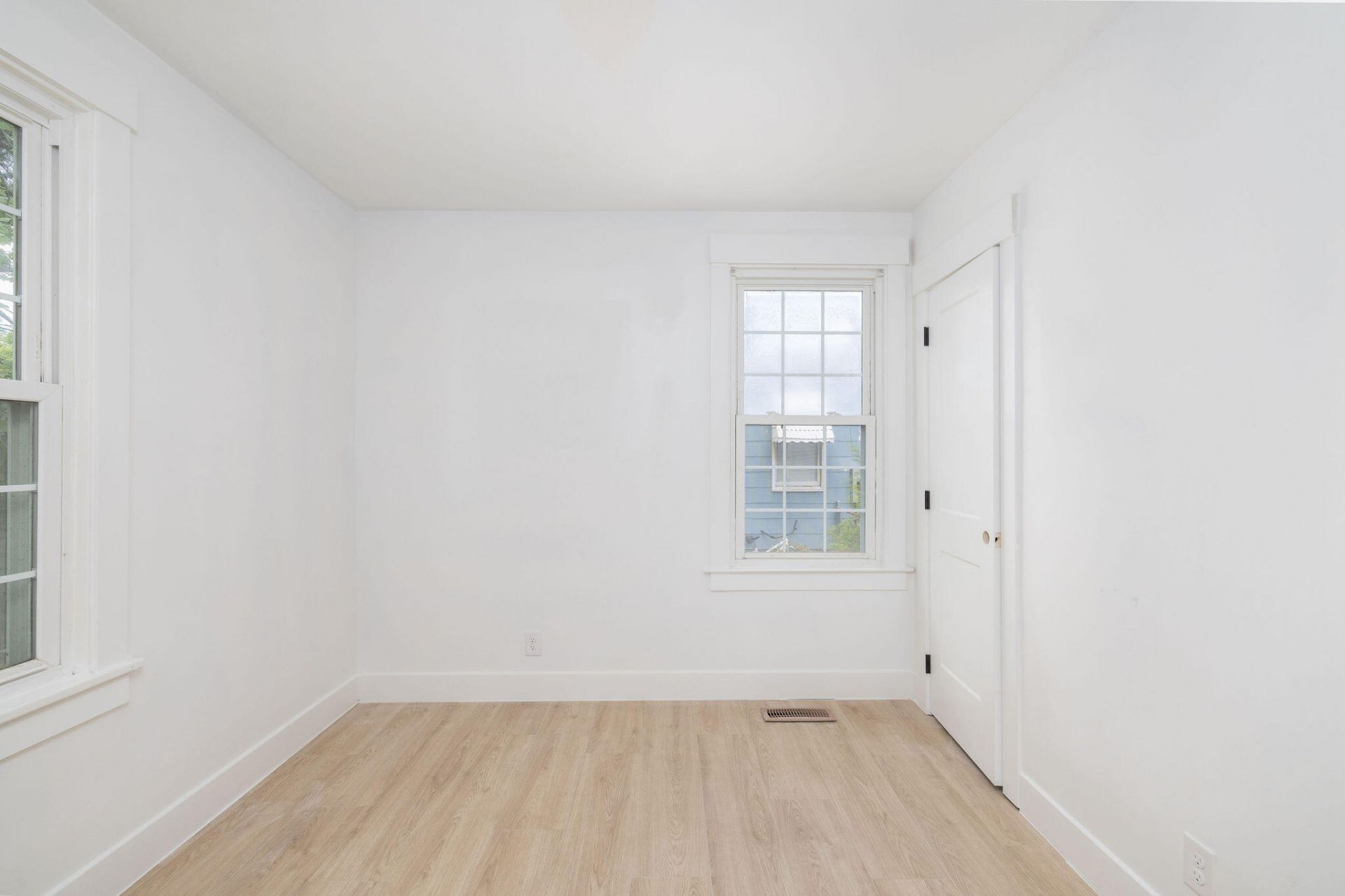 2224 Suffolk Street Photo 24