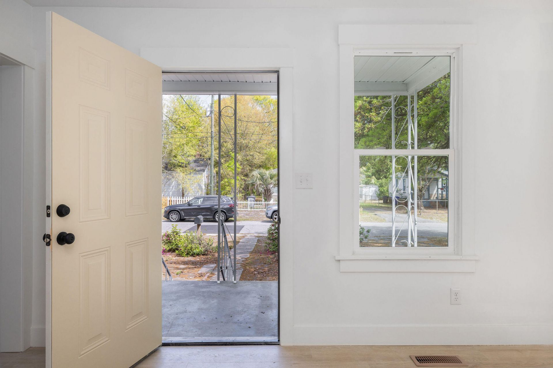 2224 Suffolk Street Photo 8