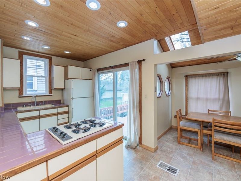 1550 Rydalmount Road, Cleveland Heights, OH 44118 Photo 12