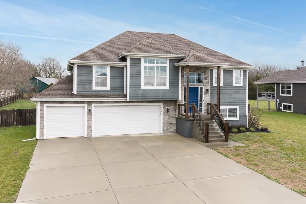 6983 141st Street, Basehor, KS 66007 Main Photo