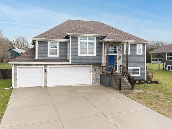 6983 141st Street, Basehor, KS 66007