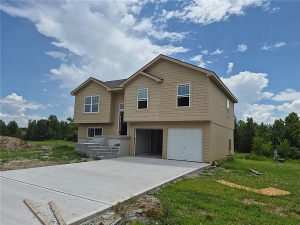 1913 Hawk View, Harrisonville, MO 64701