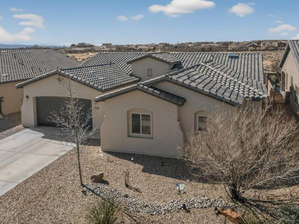 7221 Aldan Drive NE, Rio Rancho, NM 87144
